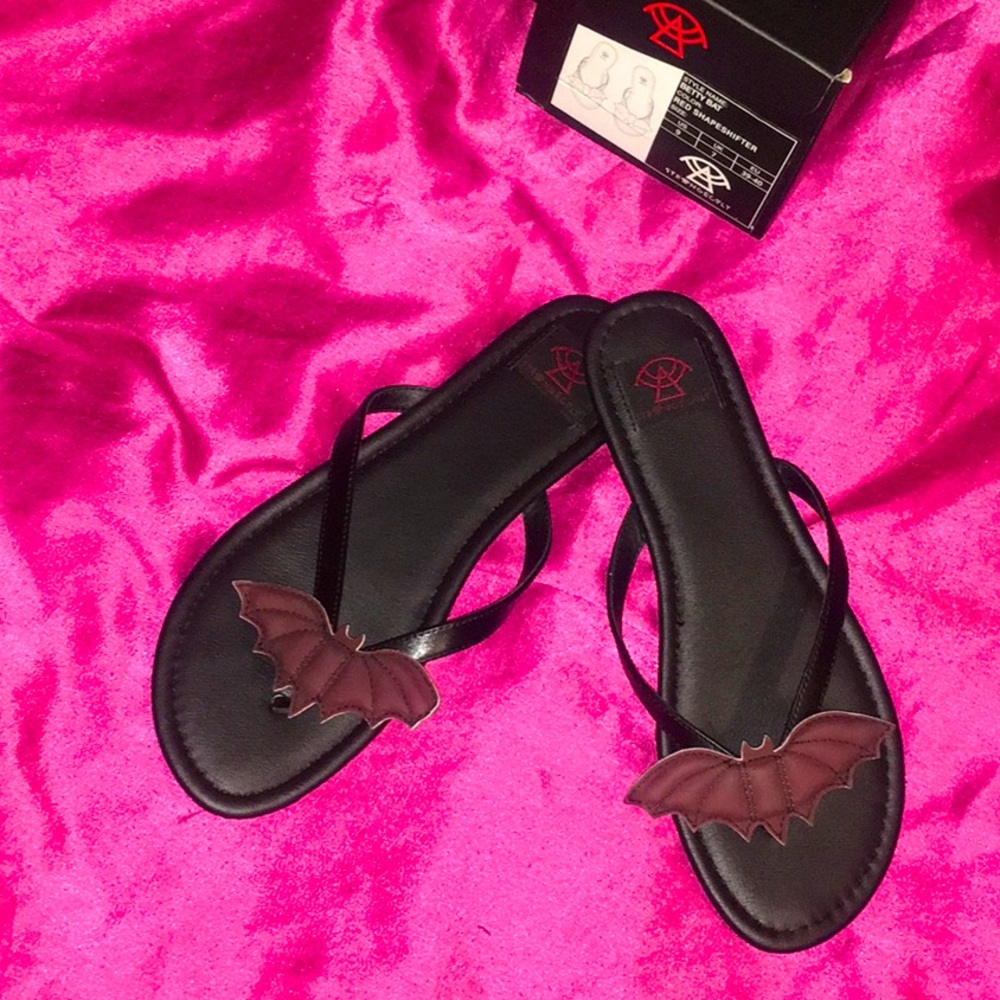 Batty Sandals โจ๐น๐ฆ - Picture 2 of 3